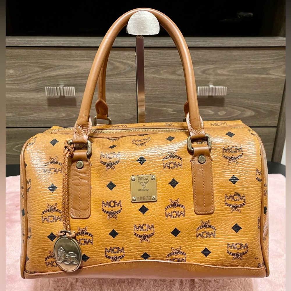 👜 MCM Visetos Cognac  Medium Boston Bag, with Lady Lion - 2-way bag - Picture 3 of 15